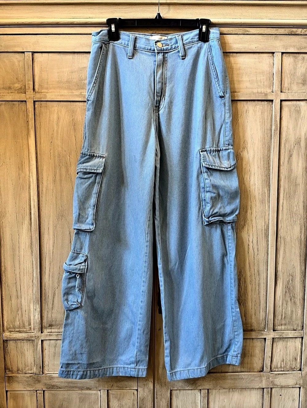 Universal Thread Women's Light Wash Wide Leg Cargo Jeans Pants Size 8 8R Pockets